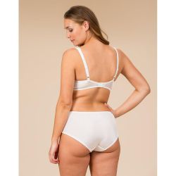 Hvid plussize trusse og matchende BH set, vist fra ryggen på en beige baggrund.