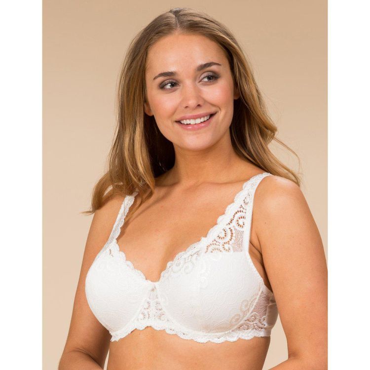 Elegant champagne blonde-BH i plussize med delikate detaljer og bred komfortstrop.