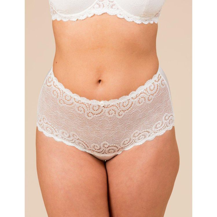 Plussize blonde trusse i hvid, med detaljeret mønster og komfortabel pasform, ideel til hverdagsbrug.