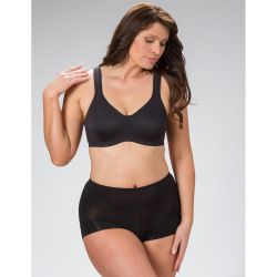 Sort plussize sports-BH og højtaljede trusser i behageligt materiale, egnet til både aktivitet og hverdagsbrug.