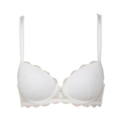 Hvid blonde-bh i store størrelser med forstærkede stropper og dekorativt mønster, egnet til plussize.