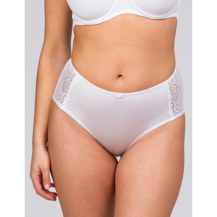 Hvid plussize trusse med blonder og perledetalje, komfortabelt snit til daglig brug.