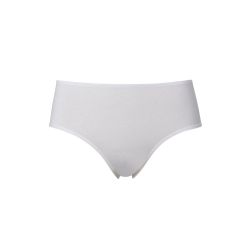 Plussize hvid trusse i klassisk design med elastikkant, isoleret på hvid baggrund.