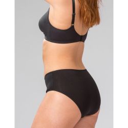 Sort plussize højtaljet trusse, med visuelt slankende design, vist fra siden i komfortabel pasform.