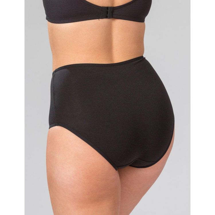 Sort plussize trusse med høj talje og komfortabel pasform, ideel til hverdagsbrug.