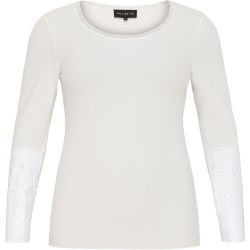 Langærmet hvid top med blonder på ærmerne, egnet til plussize hverdagstøj.