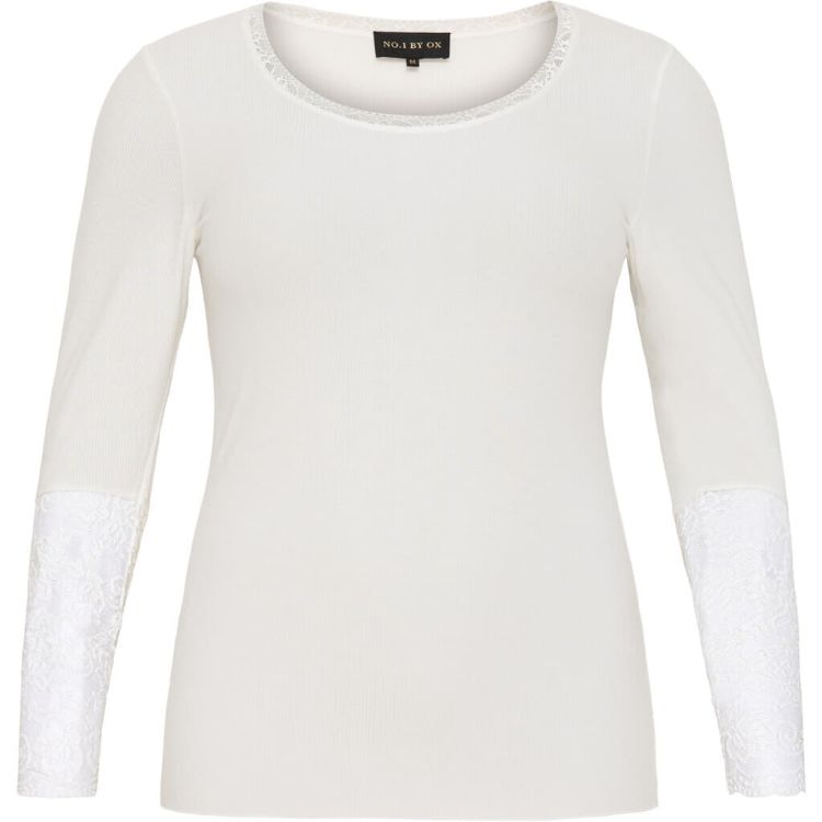 Langærmet hvid top med blonder på ærmerne, egnet til plussize hverdagstøj.