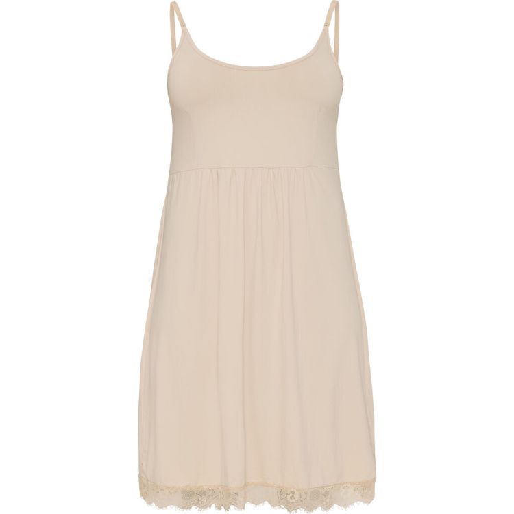 Beige plussize underkjole fra No. 1 by OX med blonder og fin detalje ved kanten.