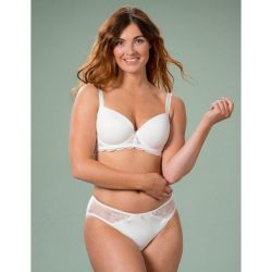 Hvid plussize BH og matchende trusser med blondekant, elegant undertøj i store størrelser.