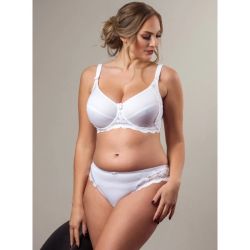 Hvid plussize trusse med blonder og matchende bh i delikat design.
