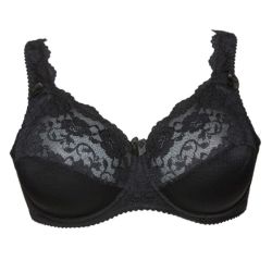 Sort plussize BH med blonder og justerbare stropper, designet til optimal støtte og komfort.