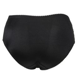 Sort plussize trusse med diskret mønster og elastisk kant, perfekt til hverdagskomfort og stil.
