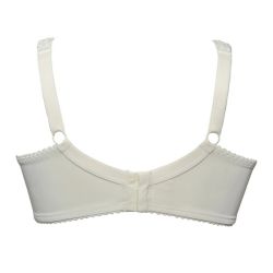 Plussize BH i creme med justerbare stropper og blød kantdetalje. Comfort fit med støtte og trehægte lukning bagpå.