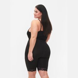 Zizzi cykelshorts med blonde set bagfra