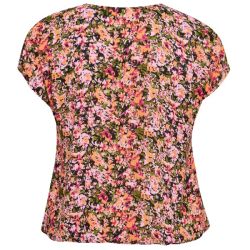 Blomstret plussize top i friske farver, perfekt til forårs- og sommergarderoben, med kort ærme og komfortabel pasform.