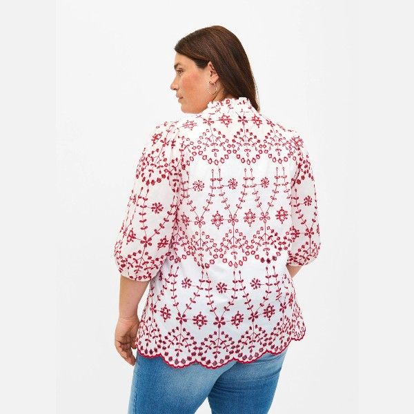 Bluse med kontrastfarvet broderi anglais bagpå