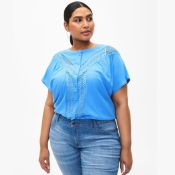 Viskose bluse med blondebånd