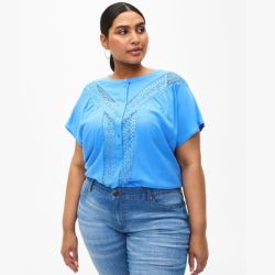 Viskose bluse med blondebånd