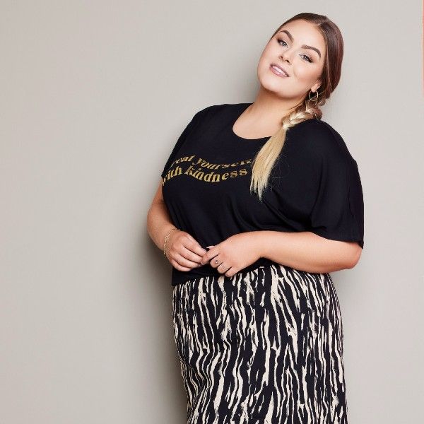 Sort T-shirt fra NO. 1 by OX med teksk