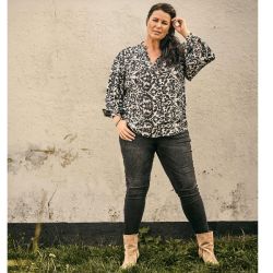 Callie Bluse i sort mix fra Zoey