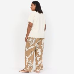Sabina T-Shirt fra Wasabi Cream set bagfra