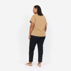 Sabina T-Shirt fra Wasabi Mokka set bagfra