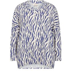 Plussize bluse med zebra print i blå og hvid, langærmet, rund hals, moderne pasform. Ideel til stilbevidste kvinder. Størrelser 42-60.