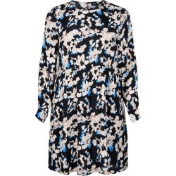 Plussize kjole med blomsterprint, i sort, blå og beige, perfekt til hverdag og fest. Stilfuld, komfortabel design i størrelser 42-60.