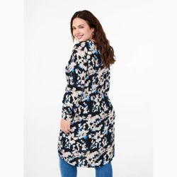 Moderigtig plussize langærmet tunika med blomsterprint. Behagelig pasform, velegnet til hverdag eller arbejde. Størrelser 42-60.