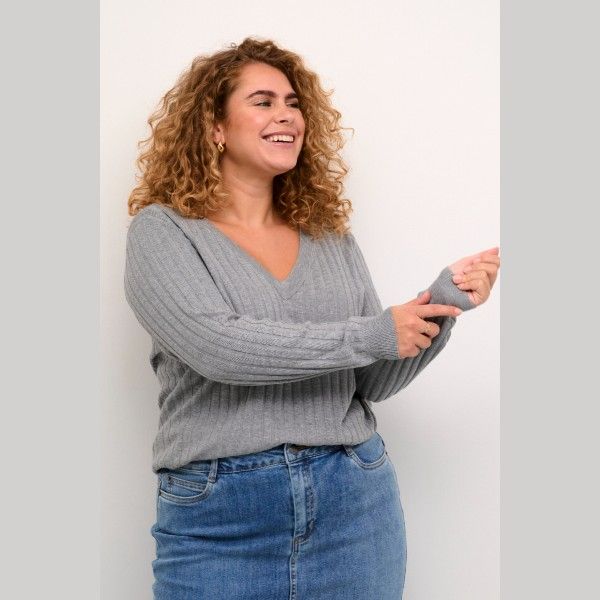 Moderne grå striktrøje i plussize med V-hals og længe ærmer, 
