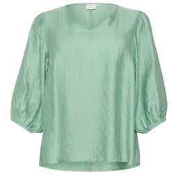 Luftig plussize bluse i mintgrøn med V-udskæring og trekvartærmer, ideel til både casual og formel brug. Perfekt til modebevidste kurvede kvinder.