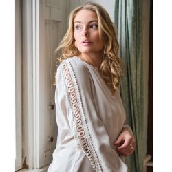 Smuk Selah Bluse fra Zoey med mange detaljer