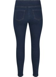 Mørkeblå plussize jeans med stretch og kontrastsømme, viser baglommer og opsmøget kantdesign.