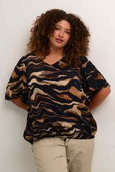 Skøn sommerbluse med tiger print fra Kaffe Curve