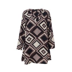 Geometrisk mønstret tunika i plussize med lange ærmer og V-udskæring, i farverne sort, hvid og beige.