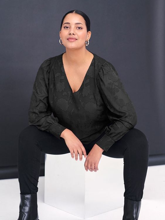 Sort KCtulle Bluse fra Kaffe Kurve