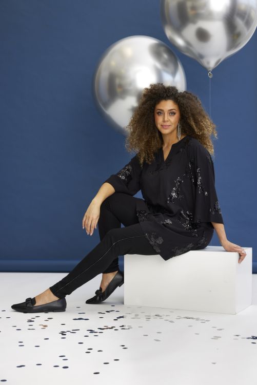 Elegant Zhenzi tunika med blomsterdetaljer