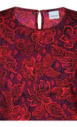 Blomstret plussize bluse i rød og sort