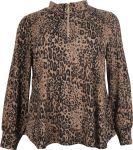 Plussize bluse med leopardprint og lynlås ved halsen, trendy design, velegnet til moderne hverdagsgarderobe.
