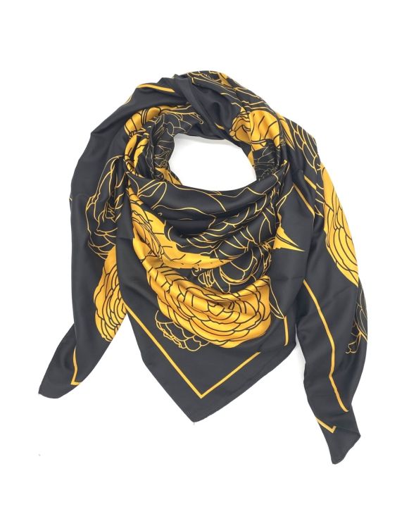 Elegant sort tørklæde med gyldent rosenprint og kantdetaljer, velegnet til accessorisering af forskellig beklædning.
