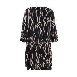 Studio plussize flammeprint kjole i sort og beige, løstsiddende med 3/4 ærmer.