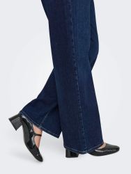 Mørkeblå denim velegnet til plus size mode.
