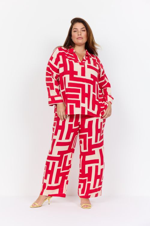 Geometrisk mønster plussize sæt med løstsiddende bukser og matchende skjorte i rød og hvid, stilfuldt og moderne til afslappede og formelle begivenheder.