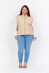 Kombinér med jeans for et casual look