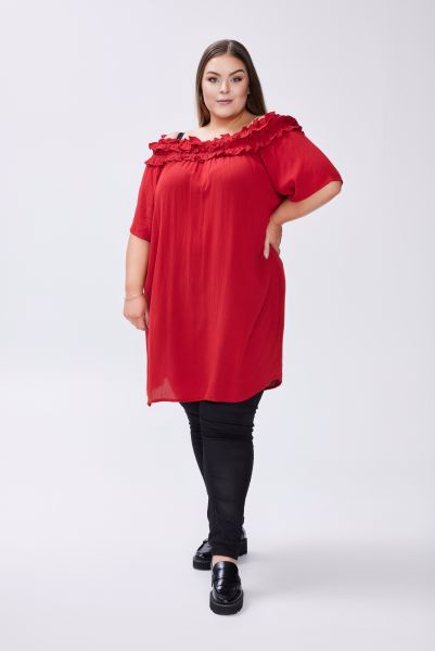 Feminin kjole med dobbelt flæsekant