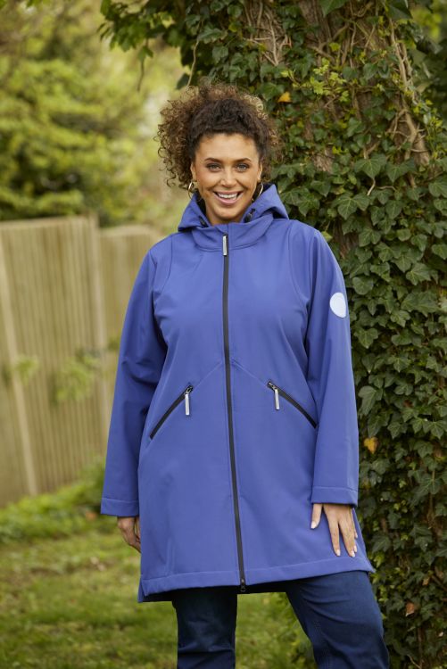 Letvægtsjakke fra Zhenzi med refleksdetaljer og flot pasform