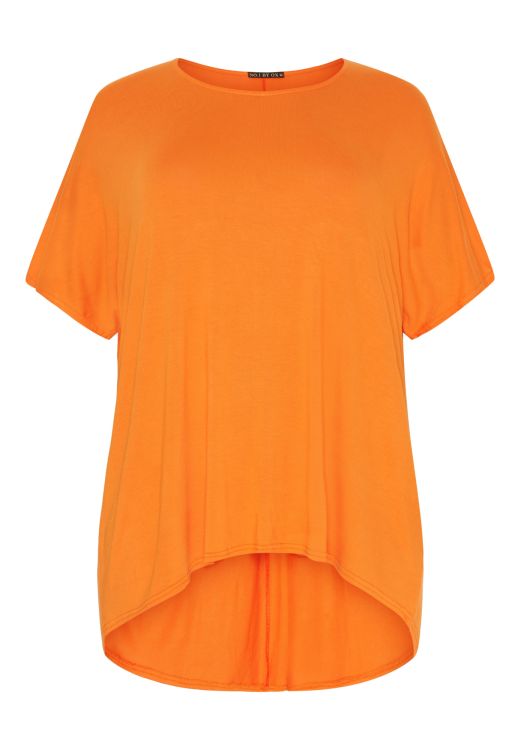 Løstsiddende T-shirt i let viskose med rund hals.