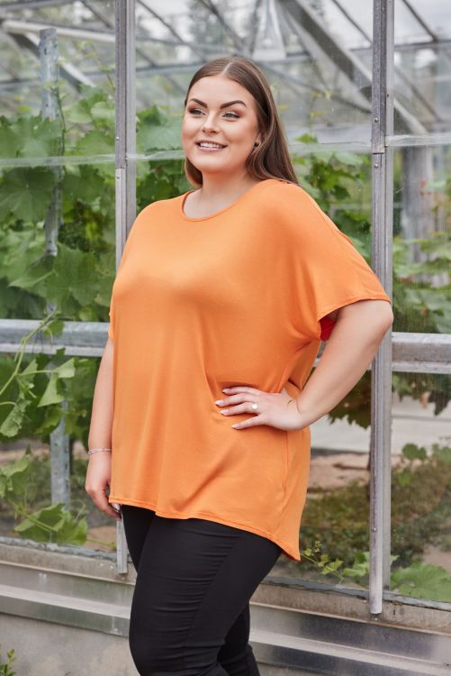 Oversize basics T-shirt i blød viskose fra No. 1 By OX