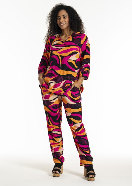 Let og luftig viskosebluse med farverigt print