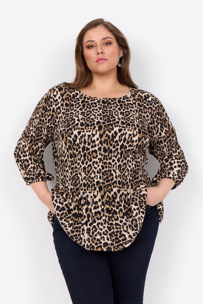 Smuk bluse med dyreprint og let pasform
